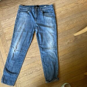 VINCE 
Mason Rolled Boyfriend Relaxed SkinnyJeans
Wear cuffs rolled or unrolled.